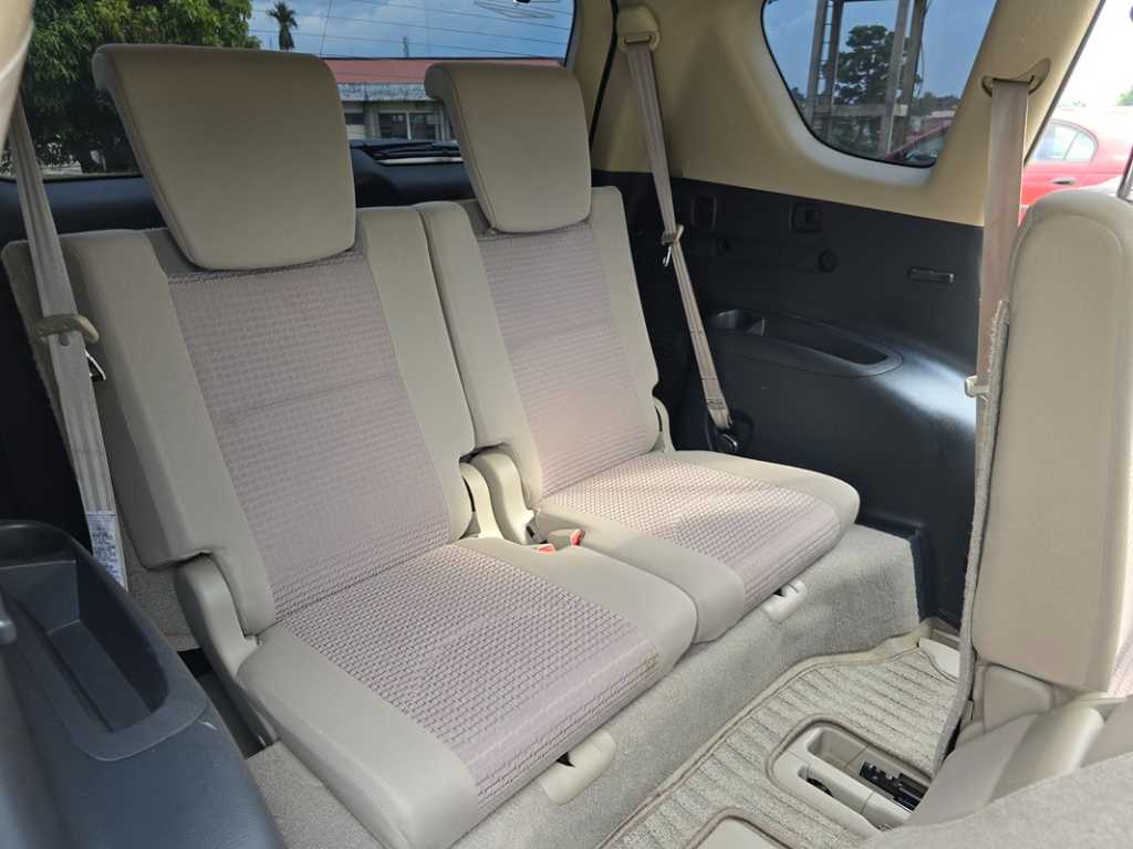 A picture of  7 Places 2010 Toyota VANGUARD Automatique avec 4WD. YAOUNDE.