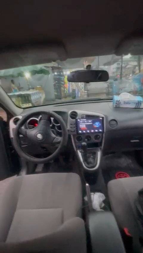 A picture of toyota matrix 2007