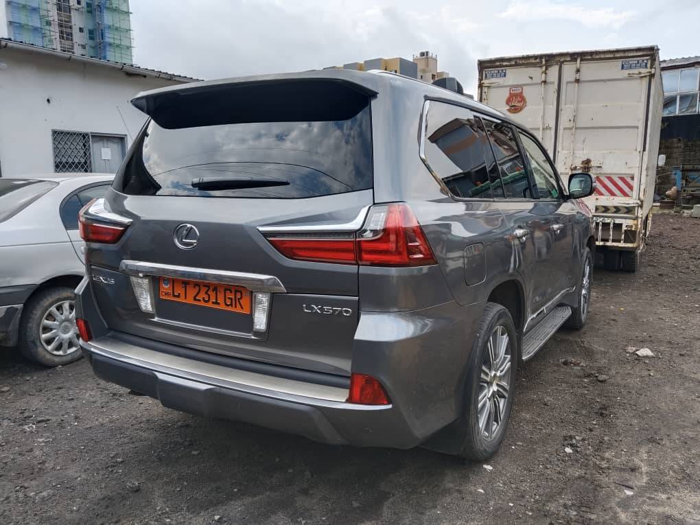 A picture of Lexus LX 570