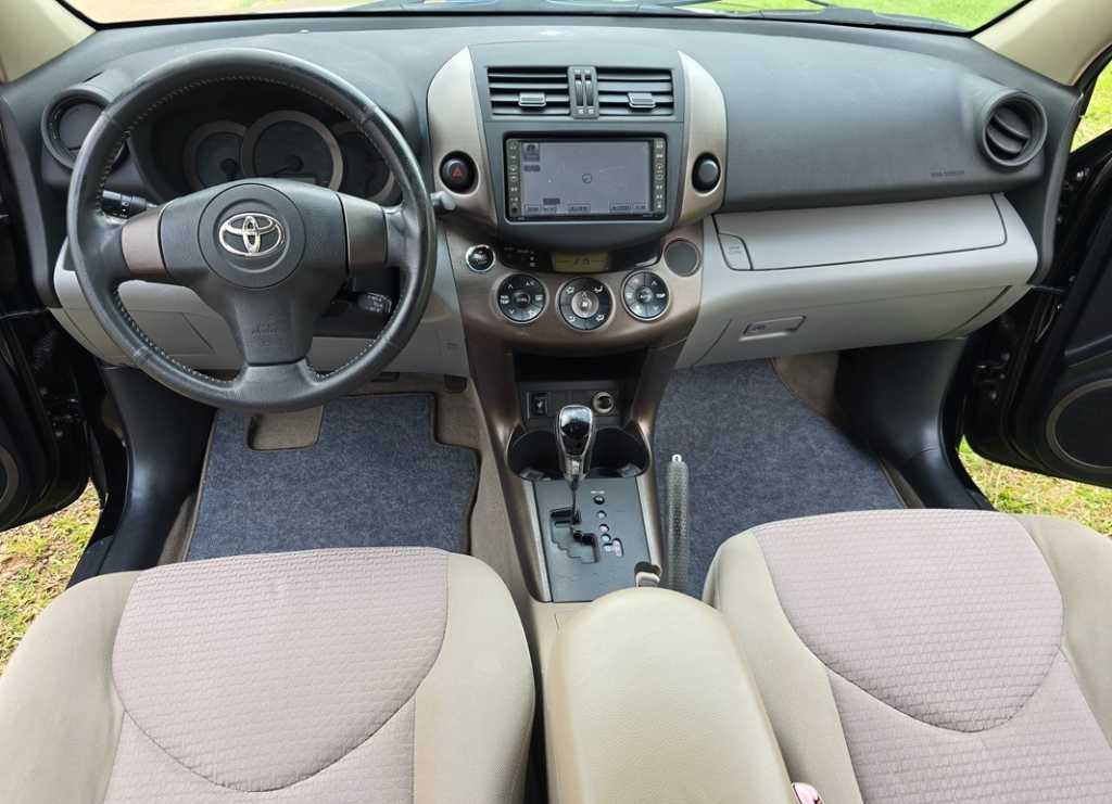 A picture of  7 Places 2010 Toyota VANGUARD Automatique avec 4WD. YAOUNDE.