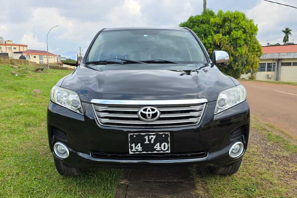 A picture of  7 Places 2010 Toyota VANGUARD Automatique avec 4WD. YAOUNDE.