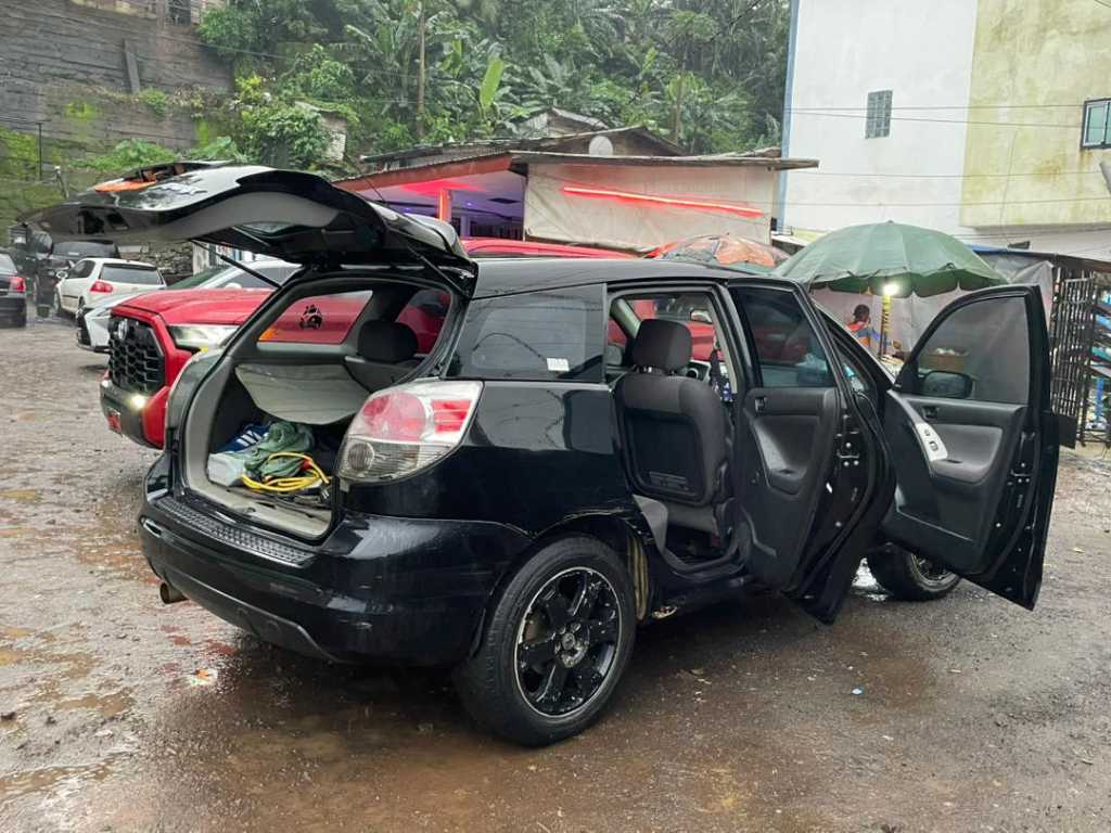 A picture of toyota matrix 2007