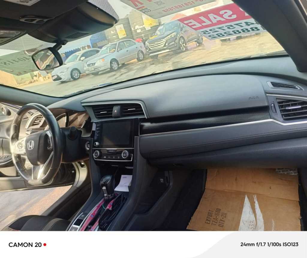A picture of 2019 HONDA CIVIC SPORTS
