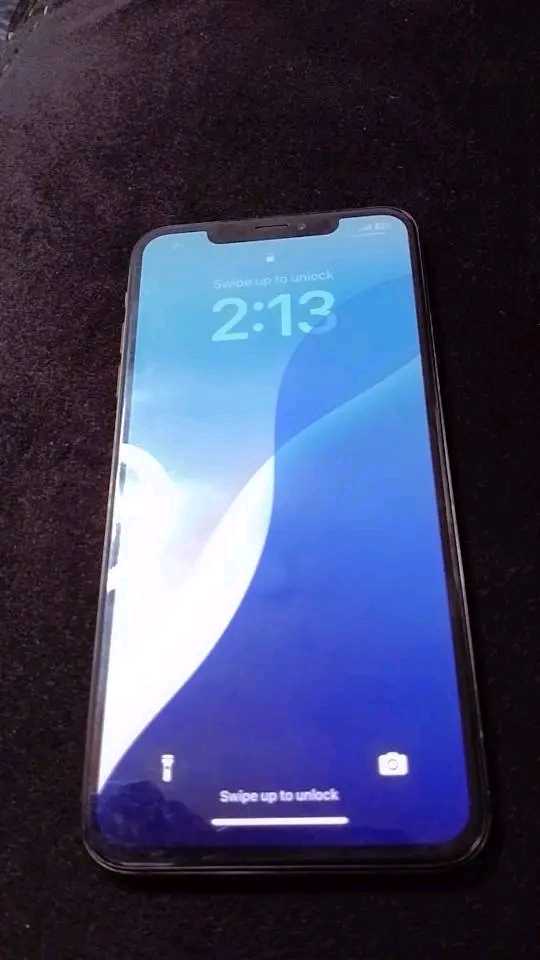 A picture of Clean iPhone xs max 64gb 