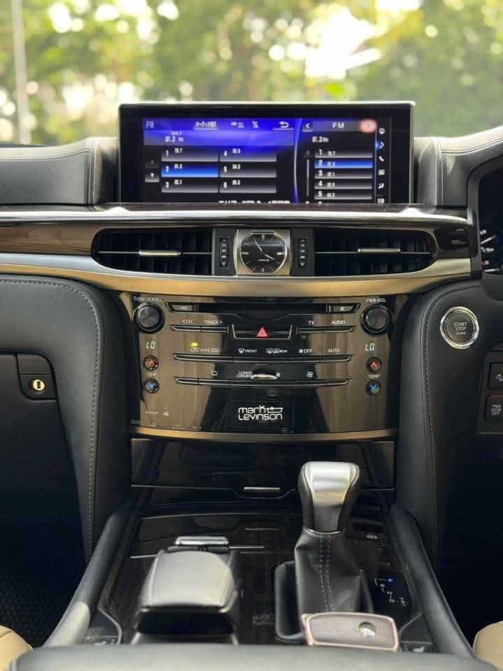 A picture of 2017 2021 Lexus LX570 V8