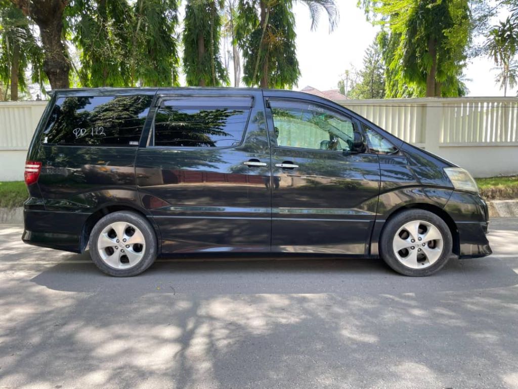 A picture of TOYOTA ALPHARD CHASSIS