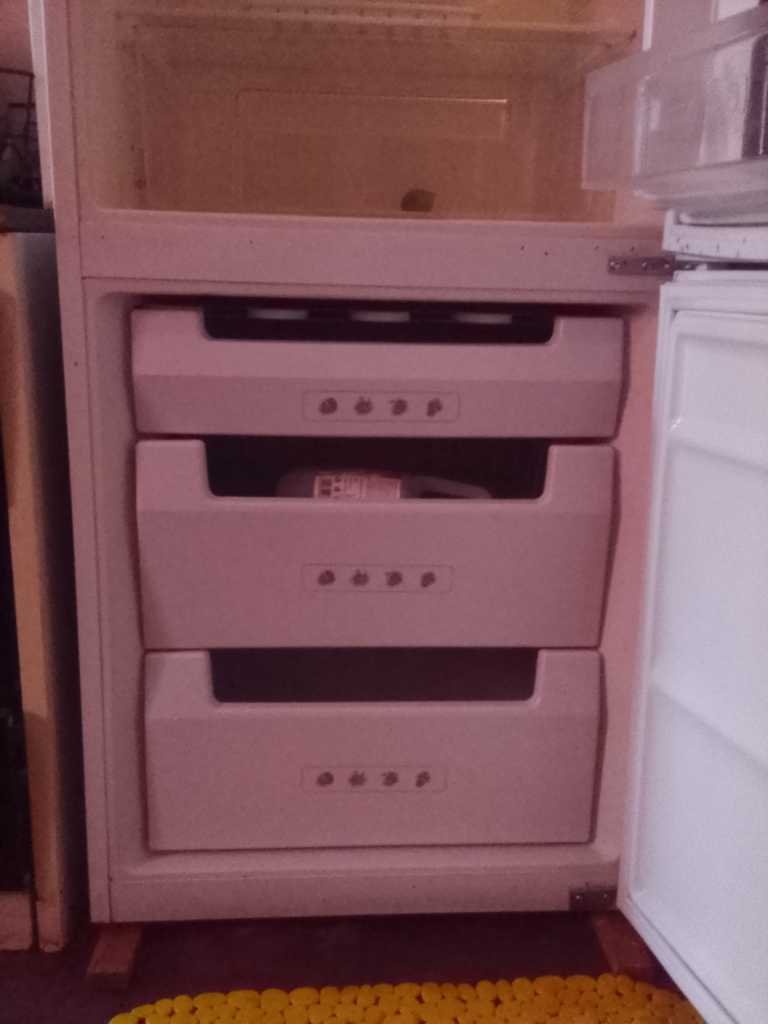 A picture of Upright fridge K.I.C