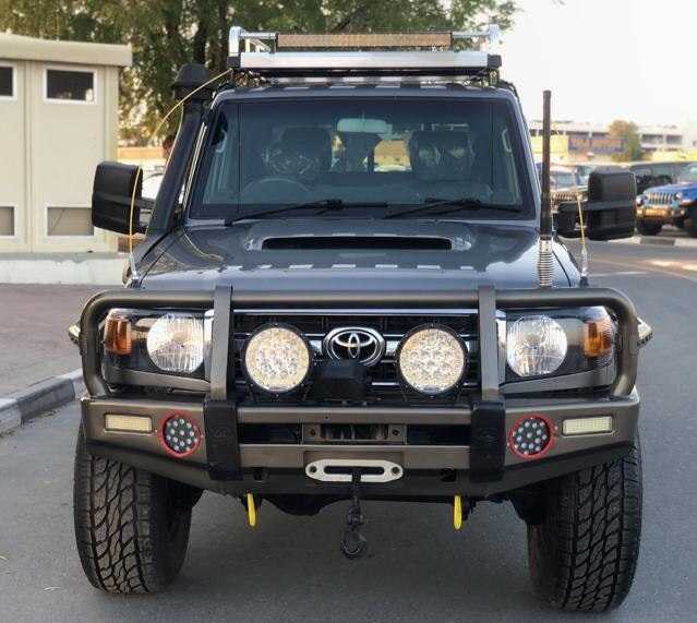 A picture of CLEAN USED LHD 2012 TOYOTA LANDCRUISER PICK UP