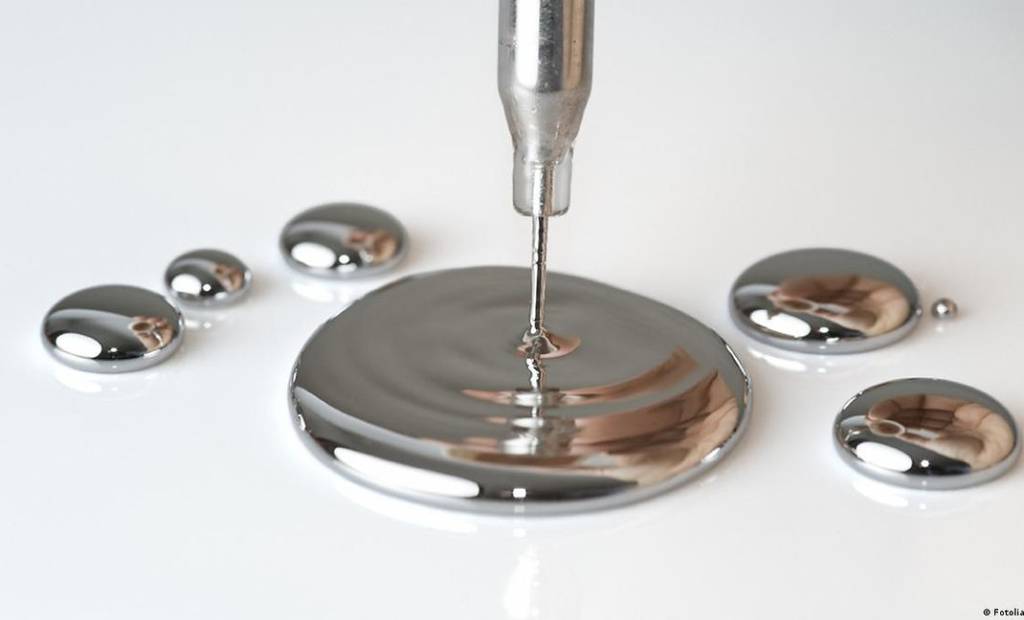 A picture of Silver liquid mercury whats app 27734320527