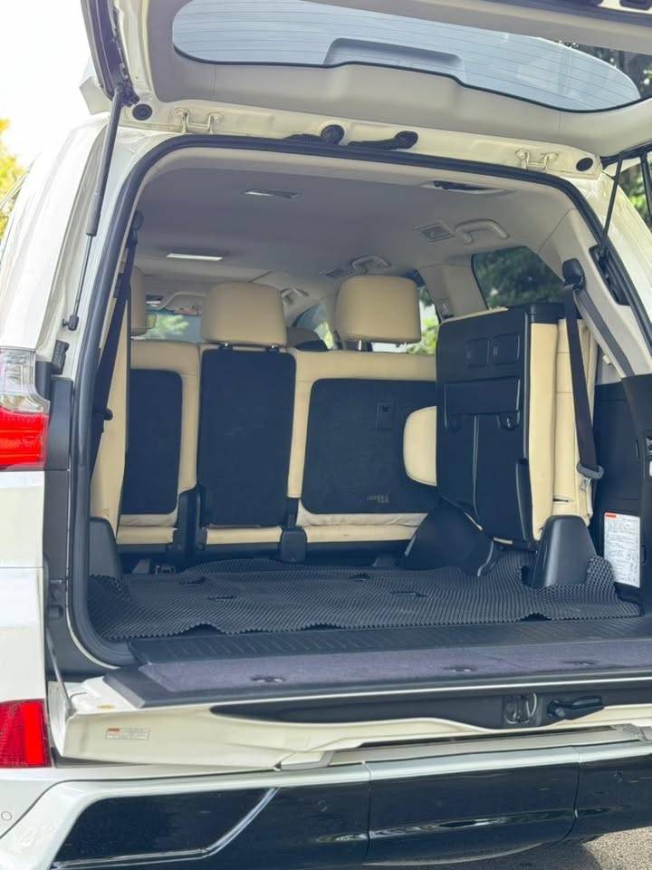 A picture of 2017 2021 Lexus LX570 V8
