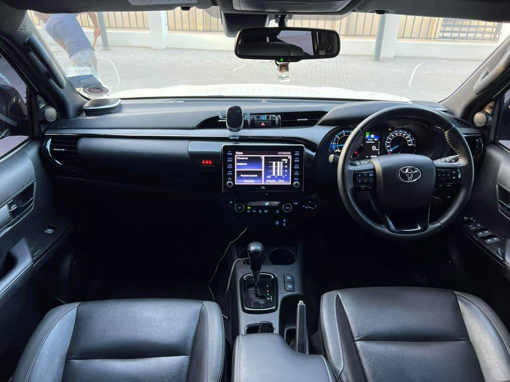 A picture of TOYOTA HILUX LEGEND RS YEAR 2021 