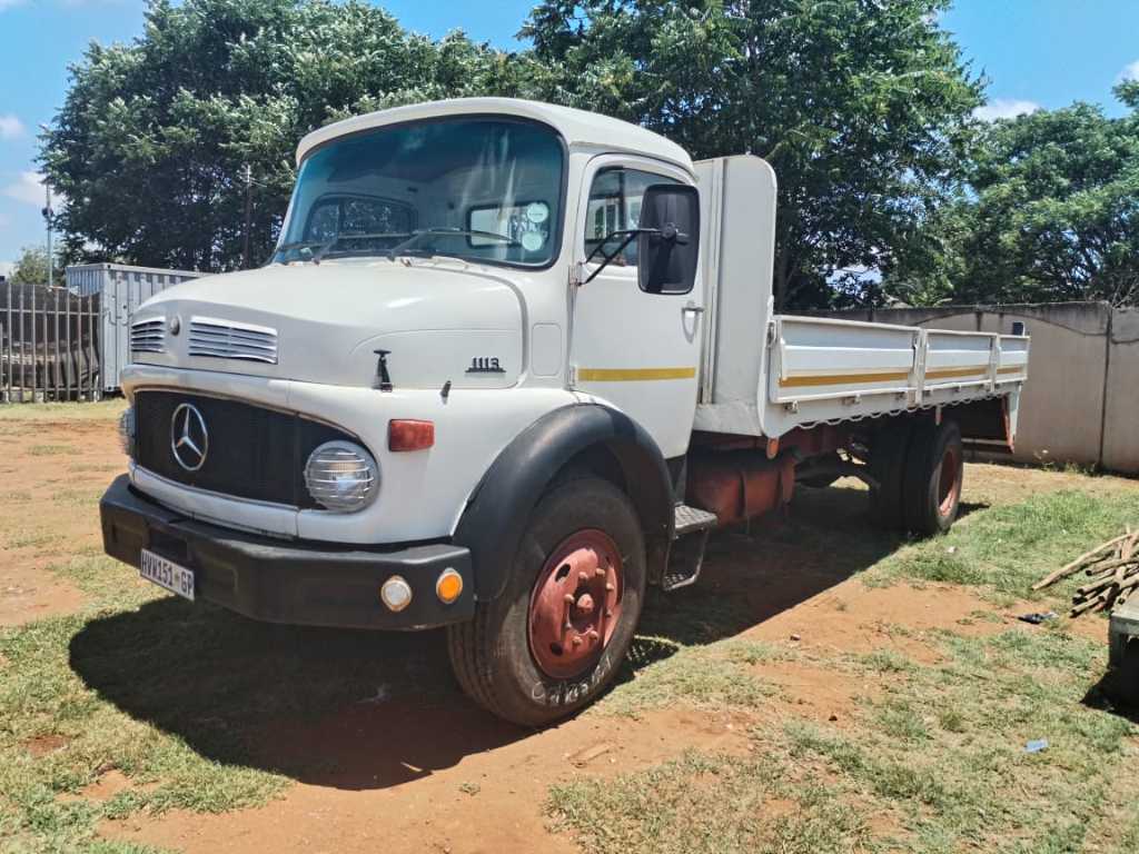A picture of 1988 Mercedes Benz 1113 Truck drop side