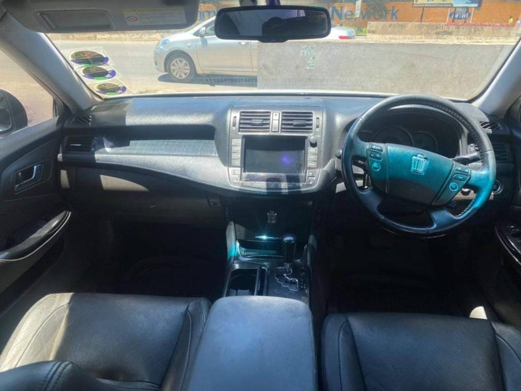 A picture of Toyota Crown 2012 model