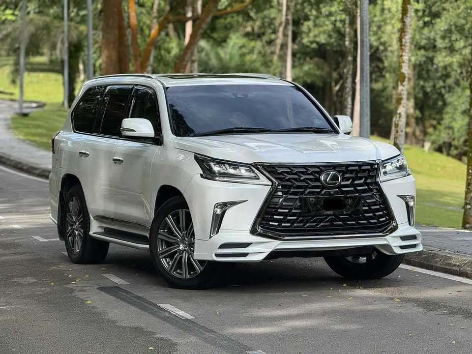 A picture of 2017 2021 Lexus LX570 V8