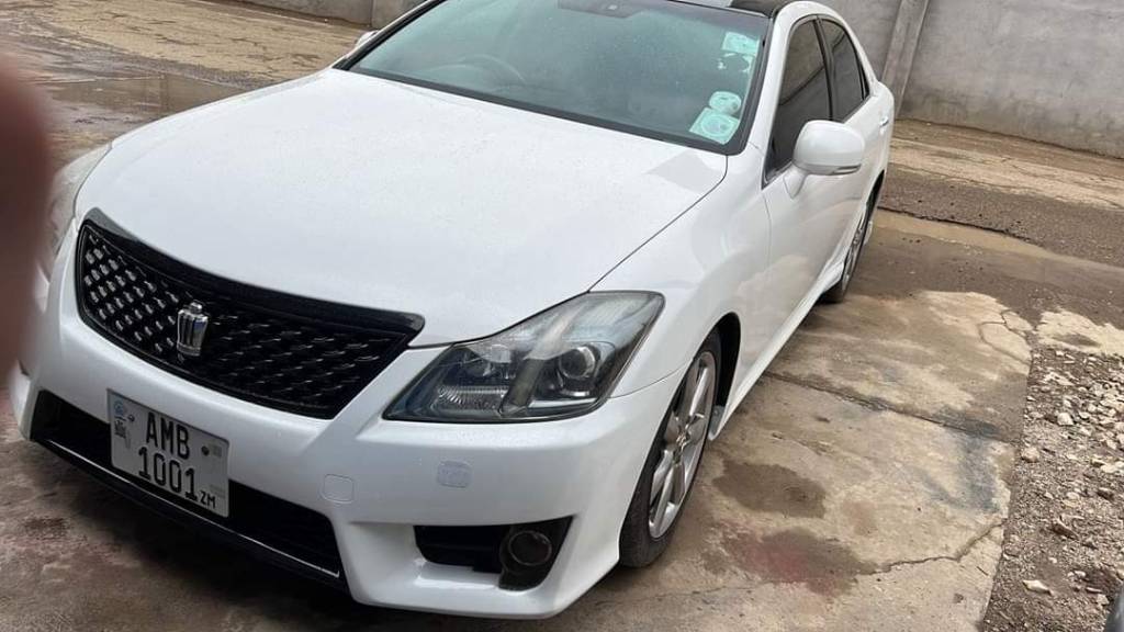 A picture of Toyota Crown 2012 model
