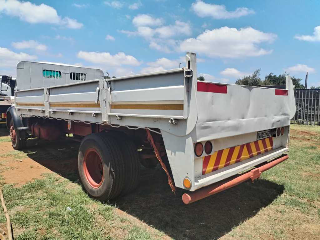 A picture of 1988 Mercedes Benz 1113 Truck drop side