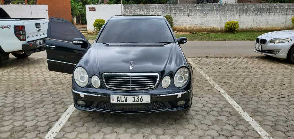 A picture of Mercedes Benz W211 E500 