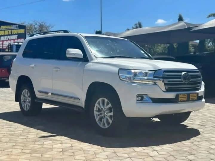2017 land cruiser VXR
