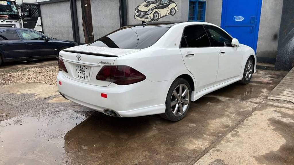 A picture of Toyota Crown 2012 model