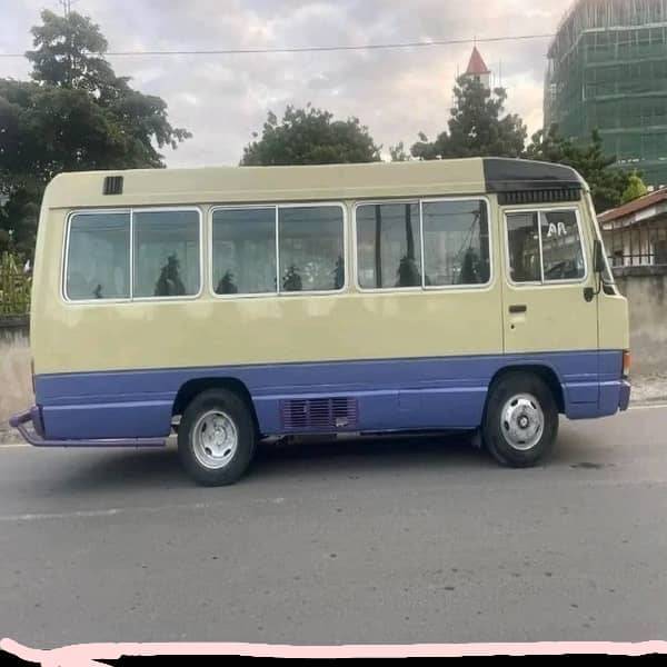 A picture of Toyota coaster