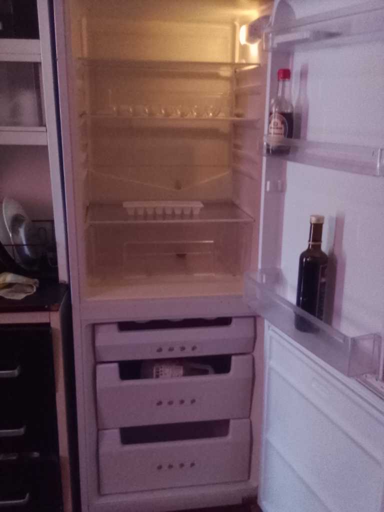 A picture of Upright fridge K.I.C