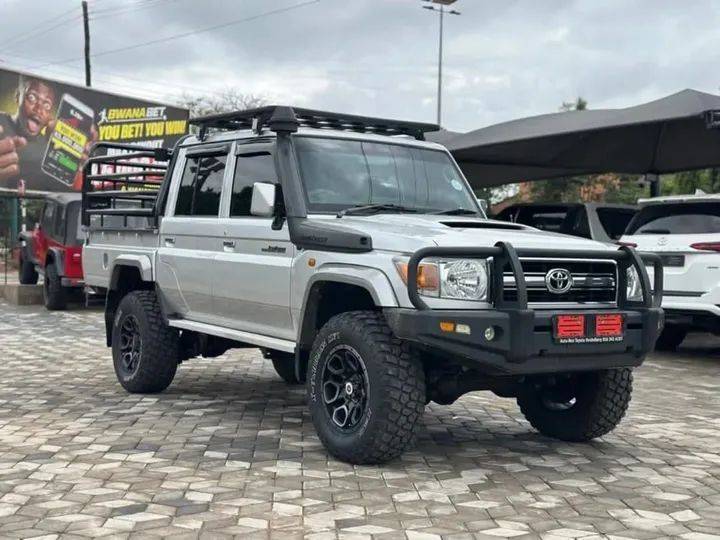TOYOTA LAND CRUISER 79 SERIES 2020
