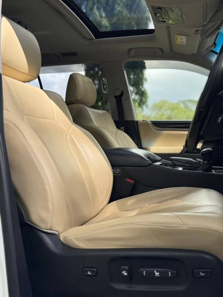 A picture of 2017 2021 Lexus LX570 V8