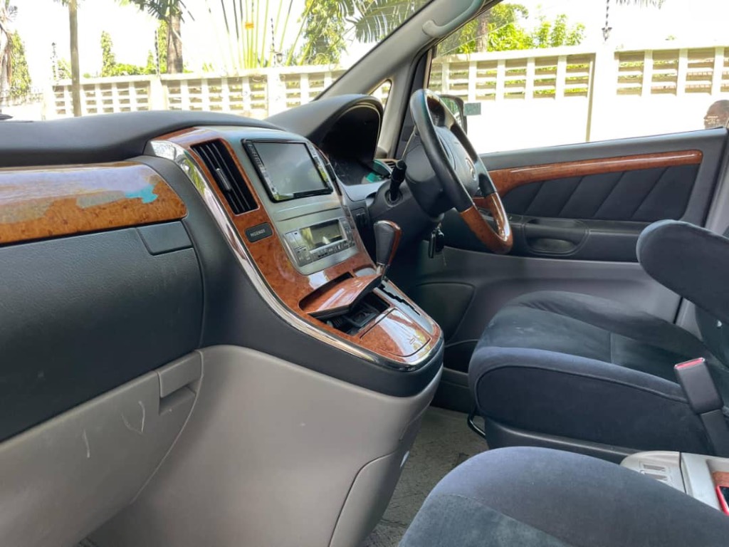 A picture of TOYOTA ALPHARD CHASSIS