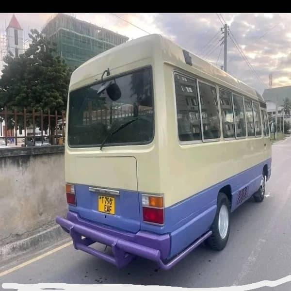 A picture of Toyota coaster