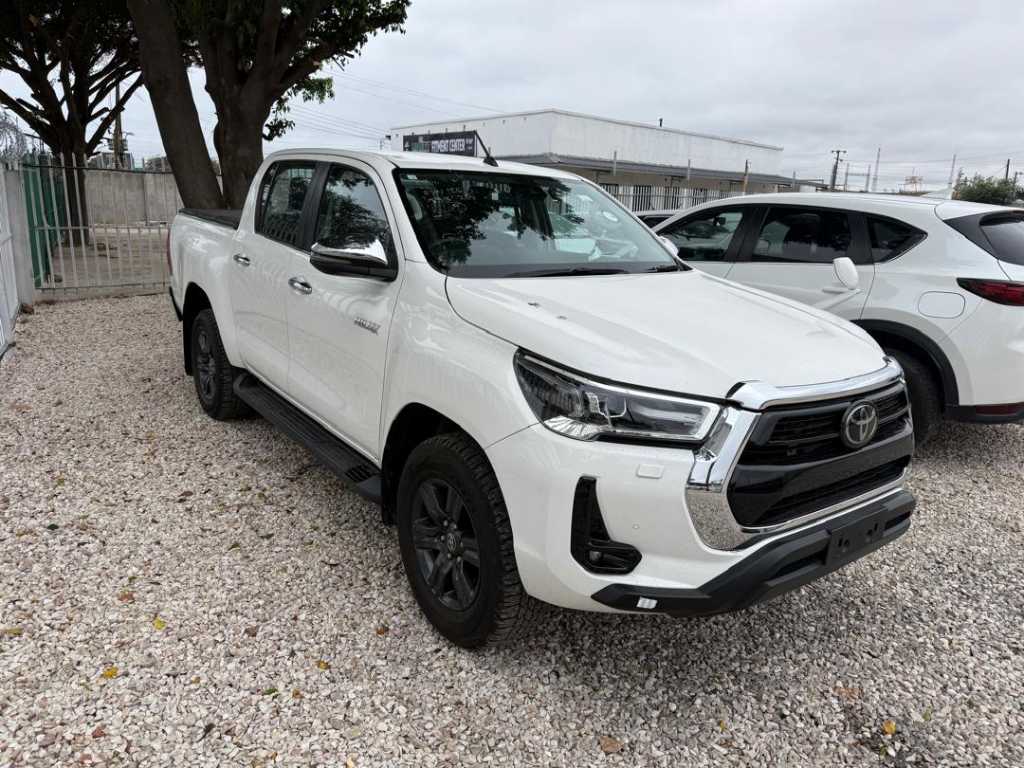 Hilux 2022 2023  both we have models