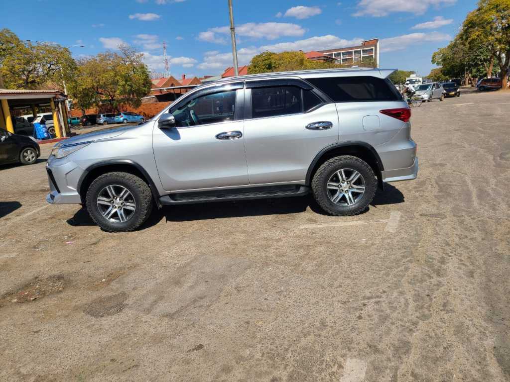 A picture of Toyota Fortuner GD6 Automatic 2.4L 2017 Make 