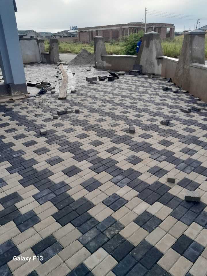 A picture of BRICKS PAVERS FORE SALE