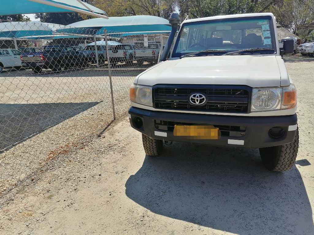 Toyota Land Cruiser 76 Series