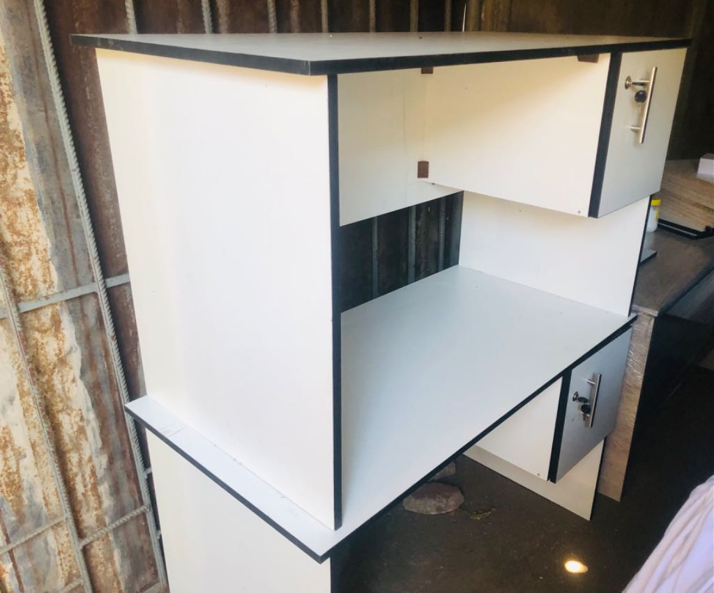 A picture of Office desks 78