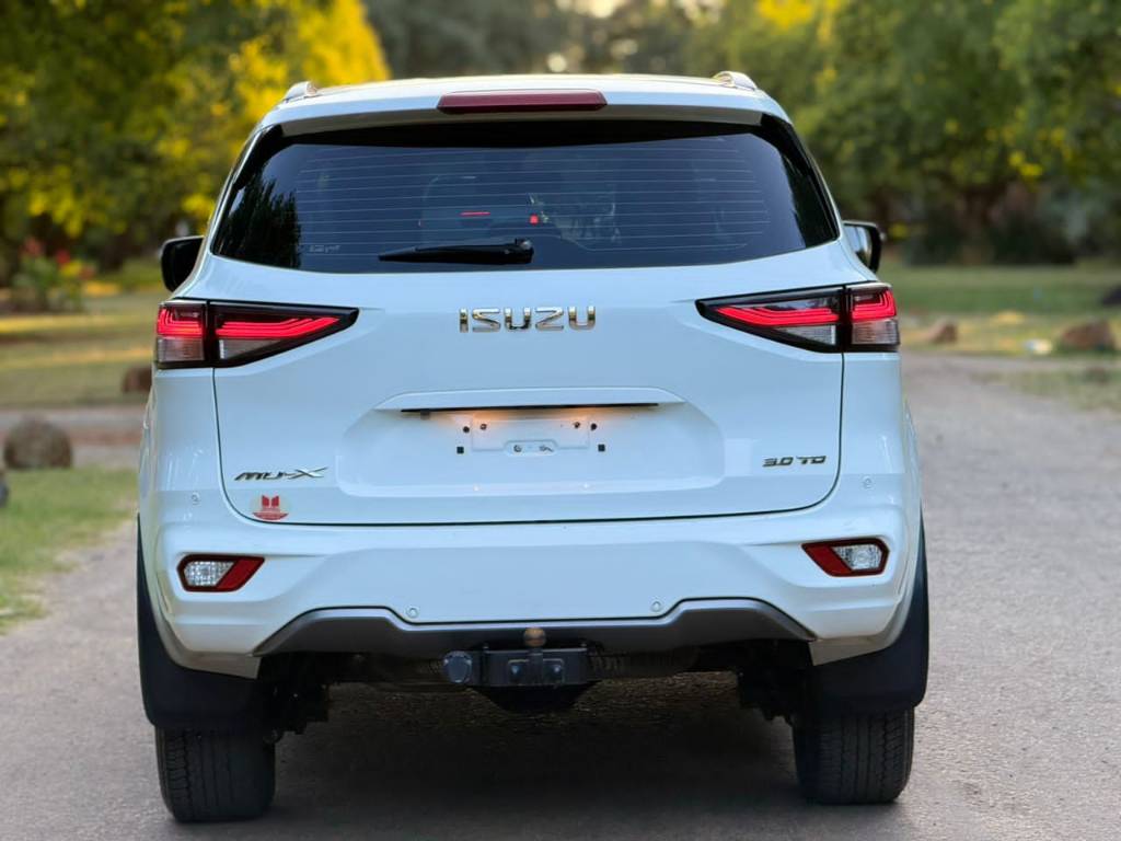 A picture of Isuzu MUX
