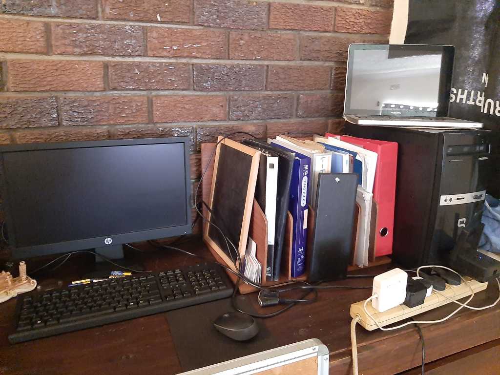 A picture of 2nd Hand Electronics computers Pads E T C