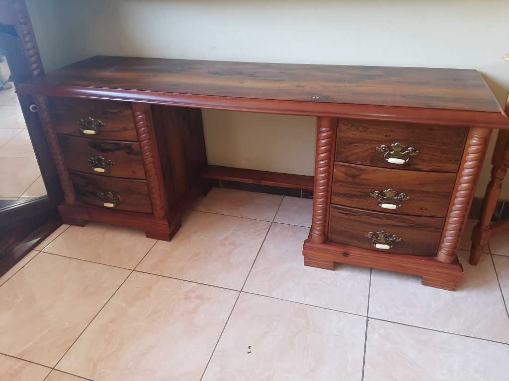 A picture of Bedroom Dressing Suite 