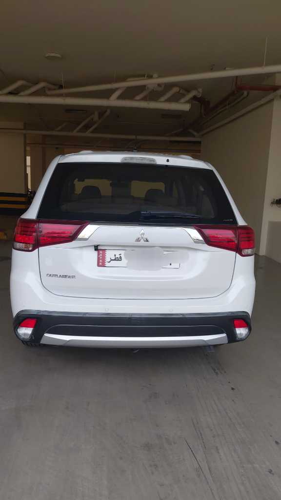 A picture of Mitshibishi outlander 2016