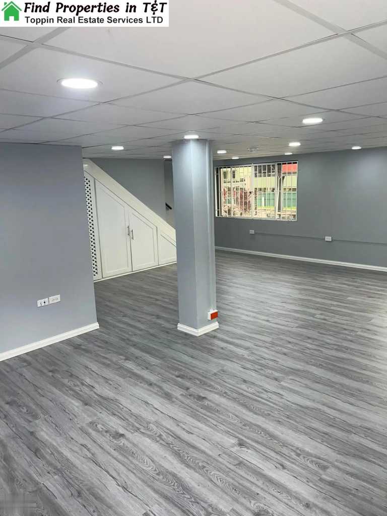 A picture of Prime 665 sq ft Office on Eastern Main Rd