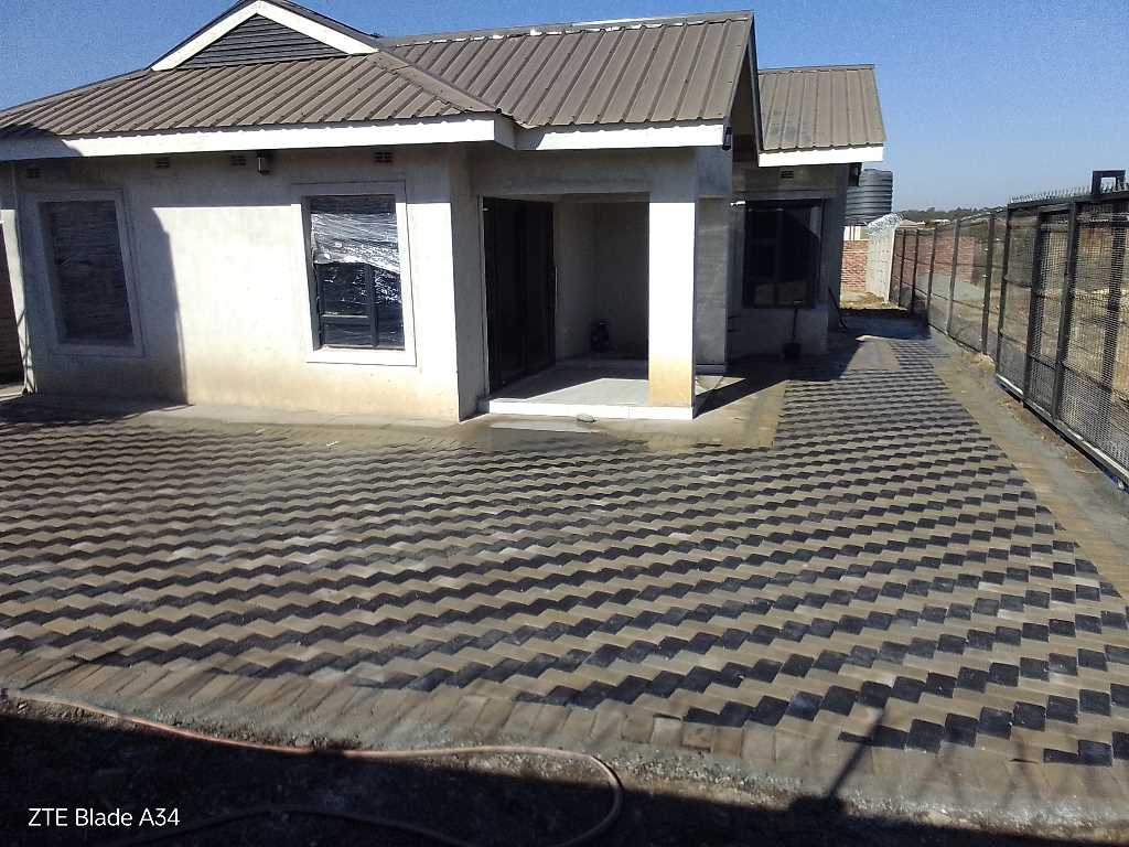 A picture of BRICKS PAVERS FORE SALE