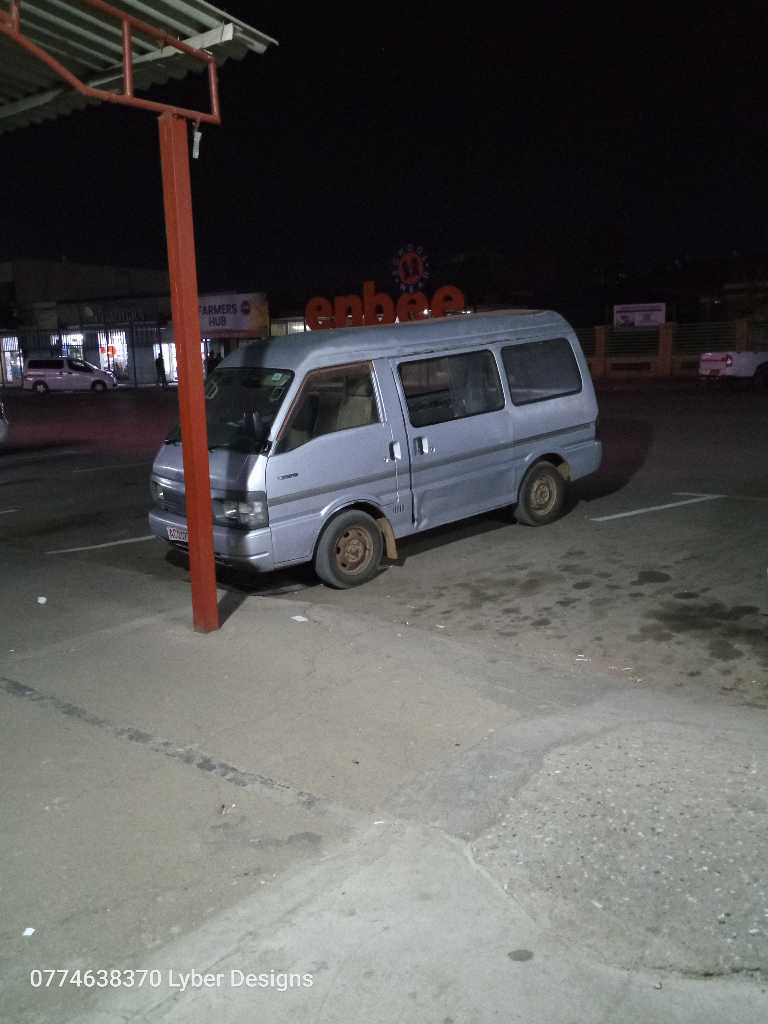 A picture of Nissan vannete 