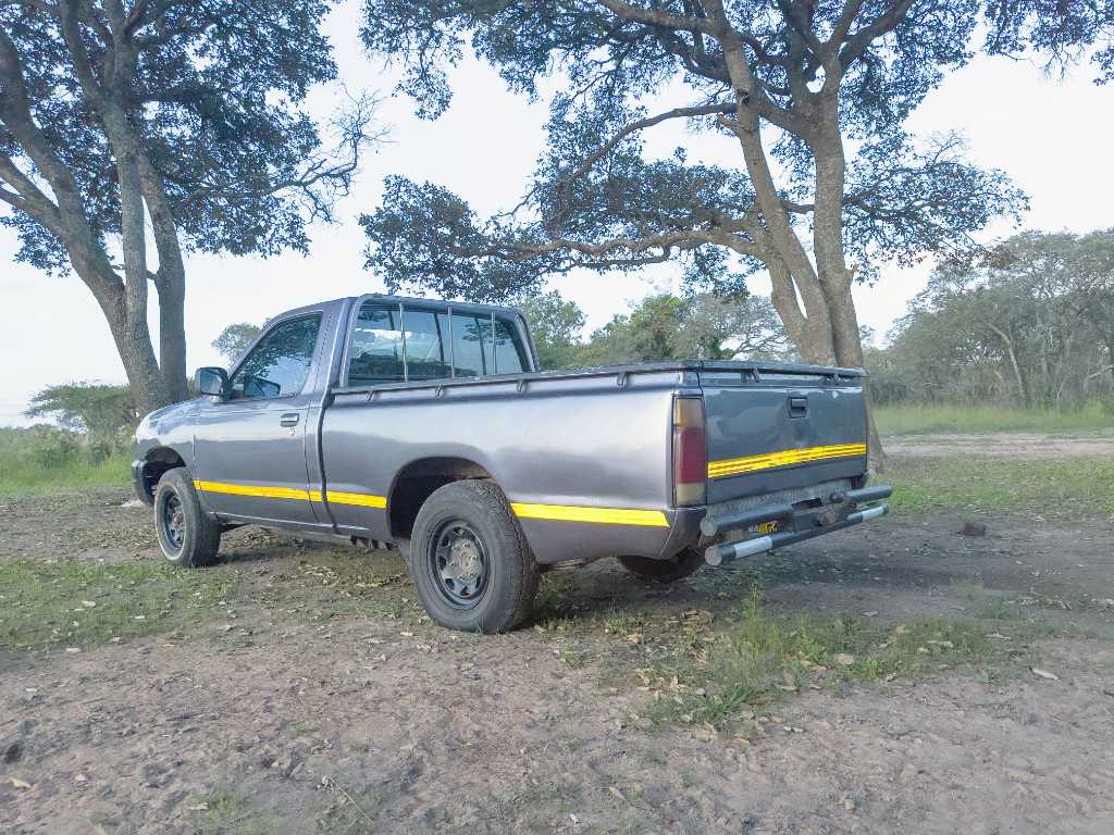A picture of NISSAN HARDBODY TD27 DIESEL