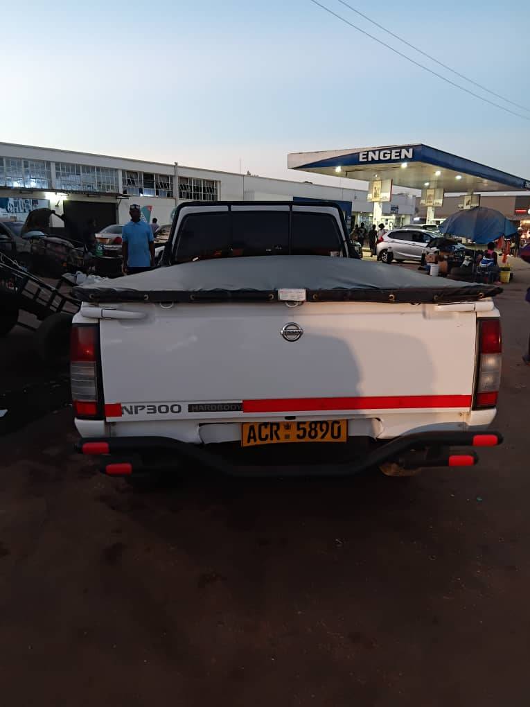 A picture of NISSAN NP300