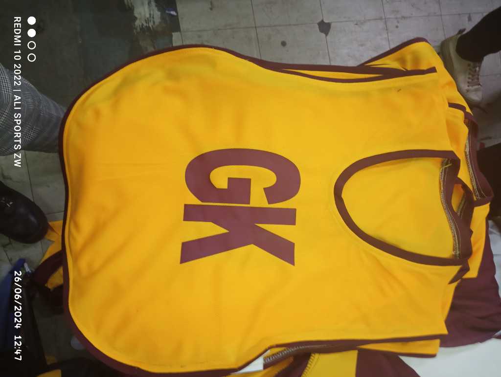 NETBALL DRESS (12) &7 BRANDED BIBS 