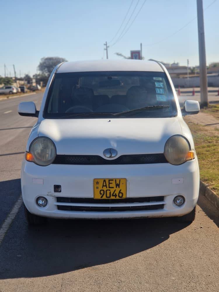 A picture of Toyota Sienta