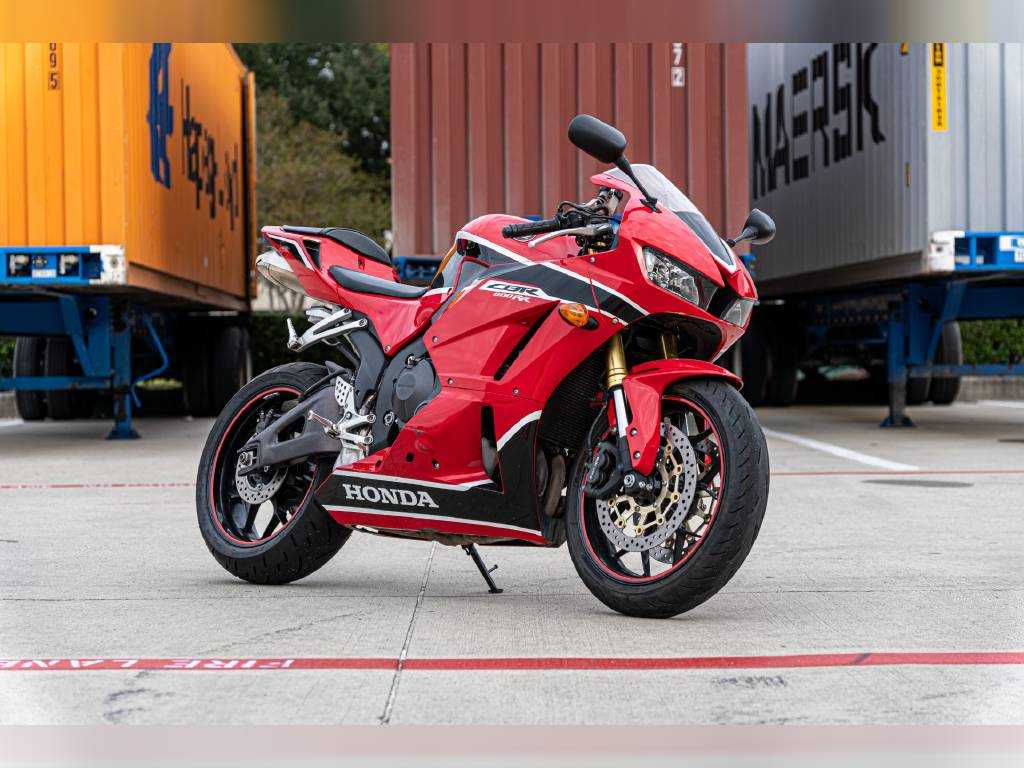 A picture of Honda cbr 1000cc
