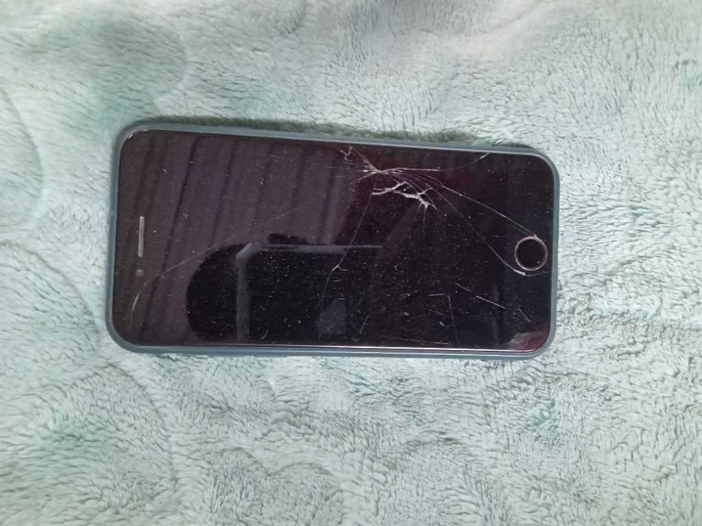 A picture of iPhone 7 128gig iTel A18