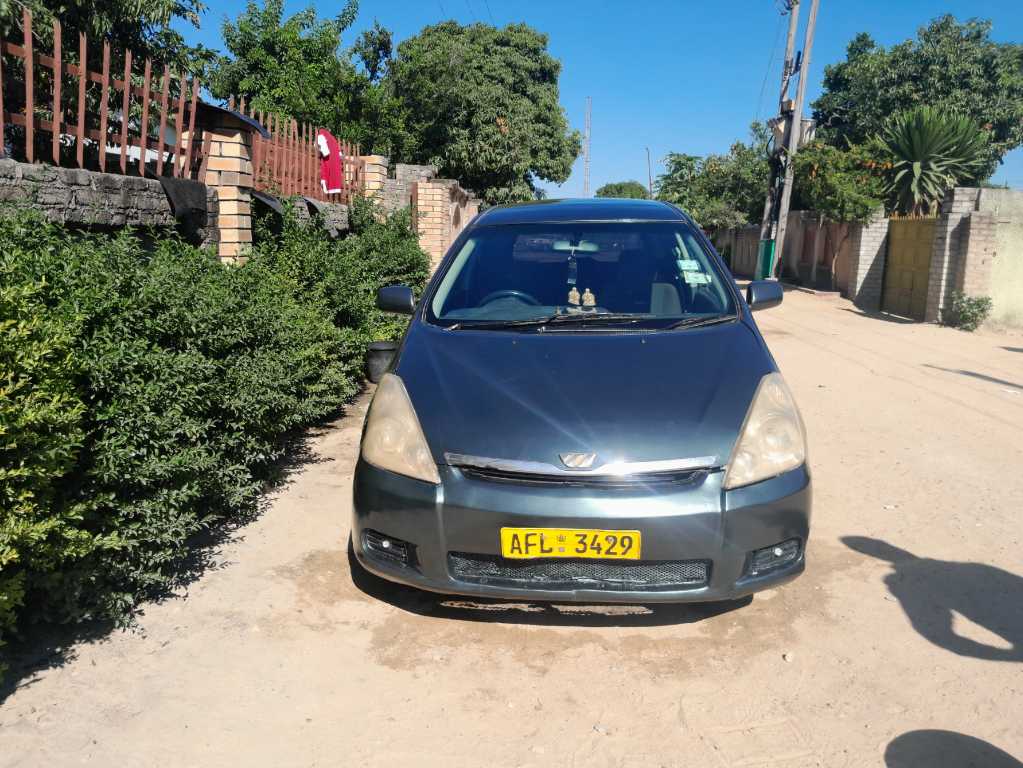 A picture of 2005 toyota wish