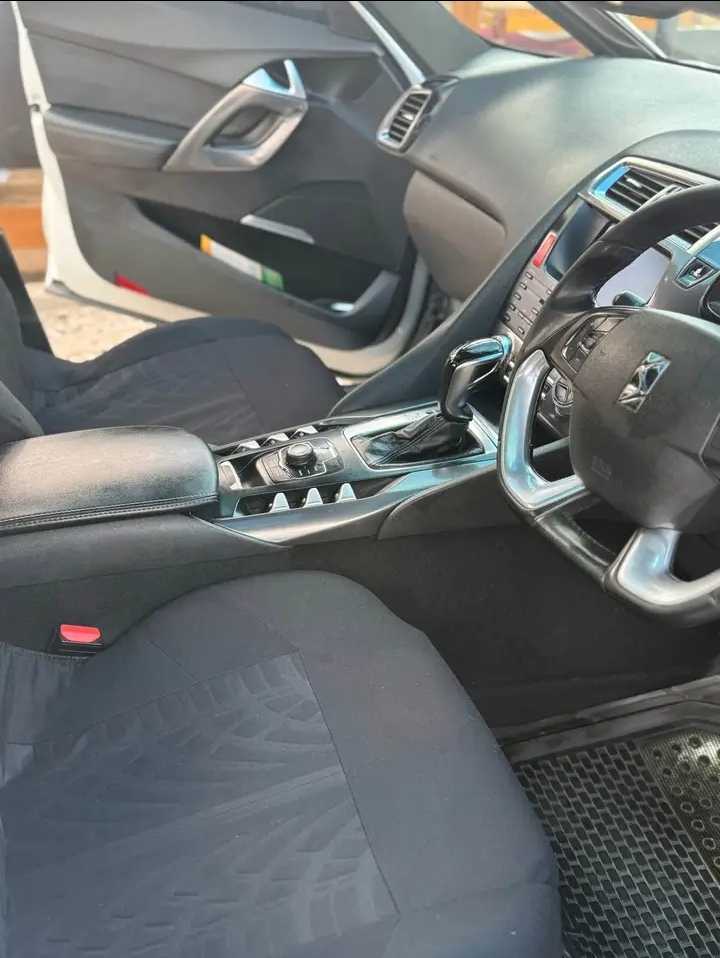 A picture of Citro n DS5 Hatchback 