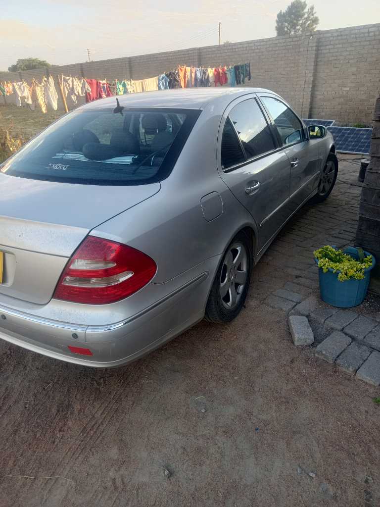 A picture of Mercedes Benz e320
